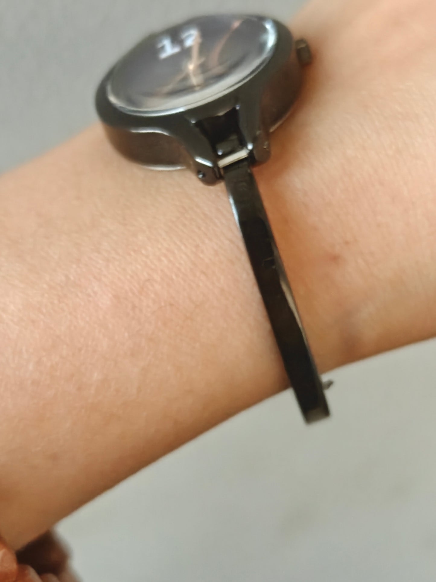 Stylish Rose Blue Kada Watch for Women – Modern, Elegant & Comfortable