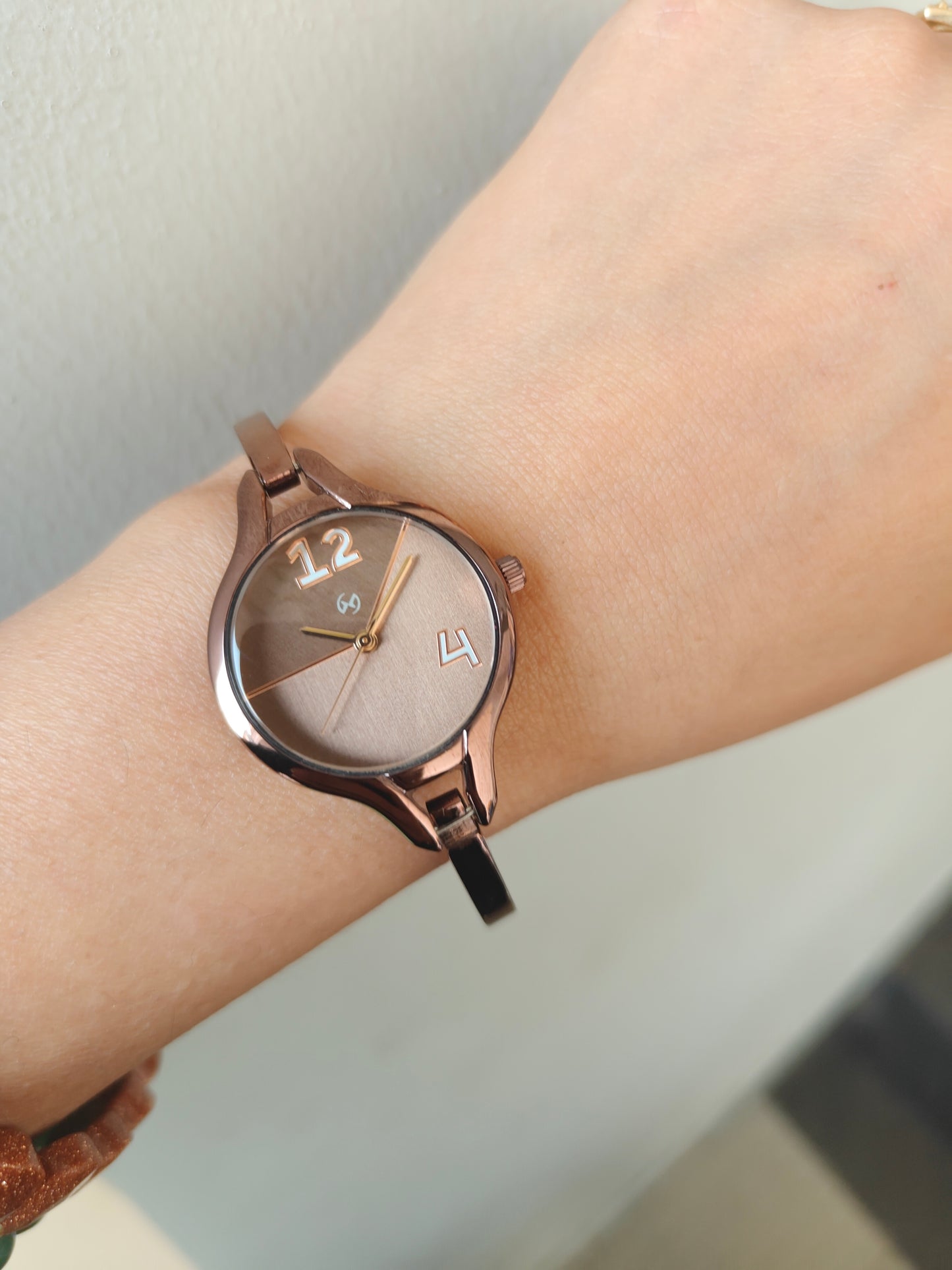 Stylish Brown Kada Watch for Women – Modern, Elegant & Comfortable