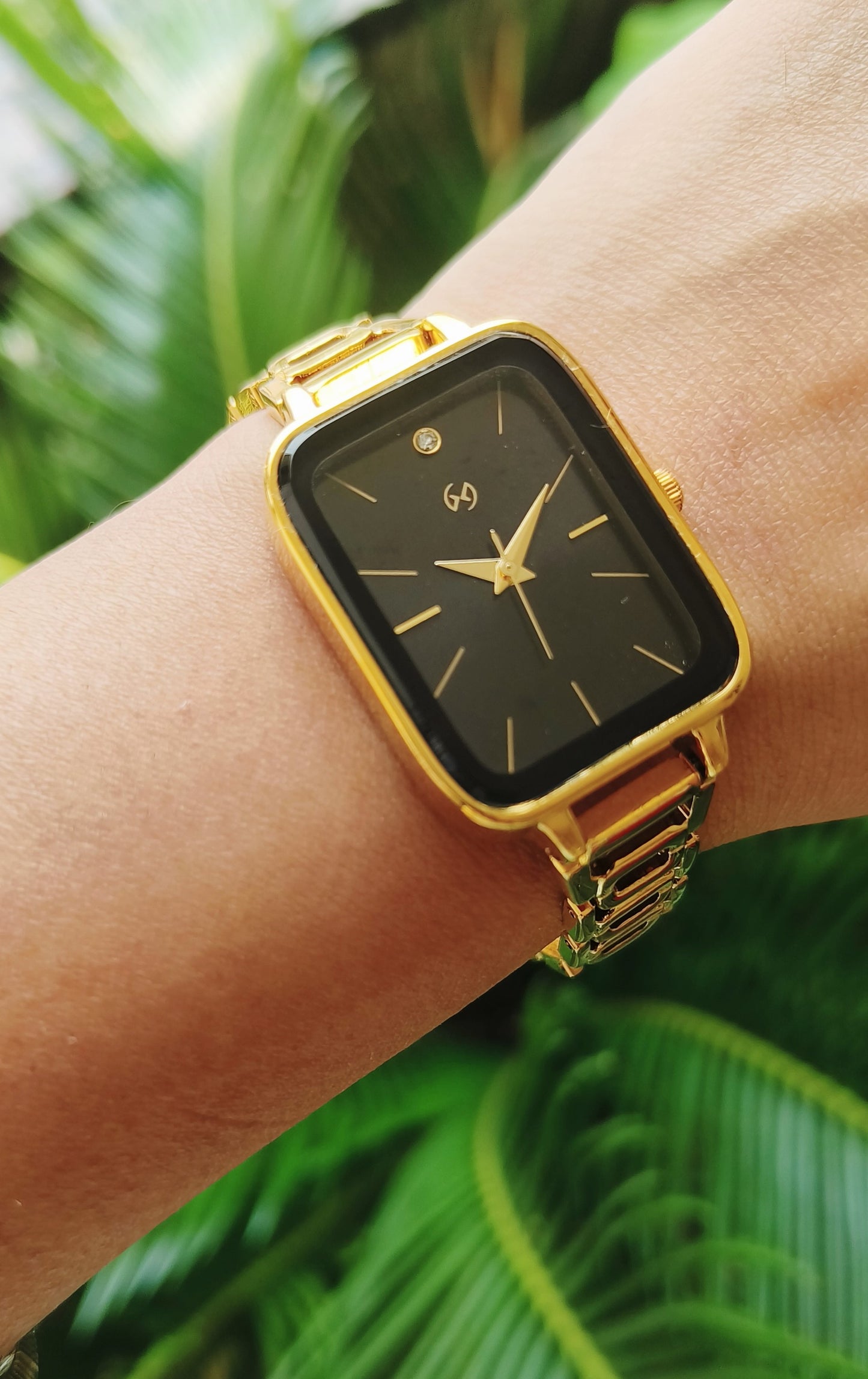Bestseller Rectangular case Women Gold watch with black minimalist dial