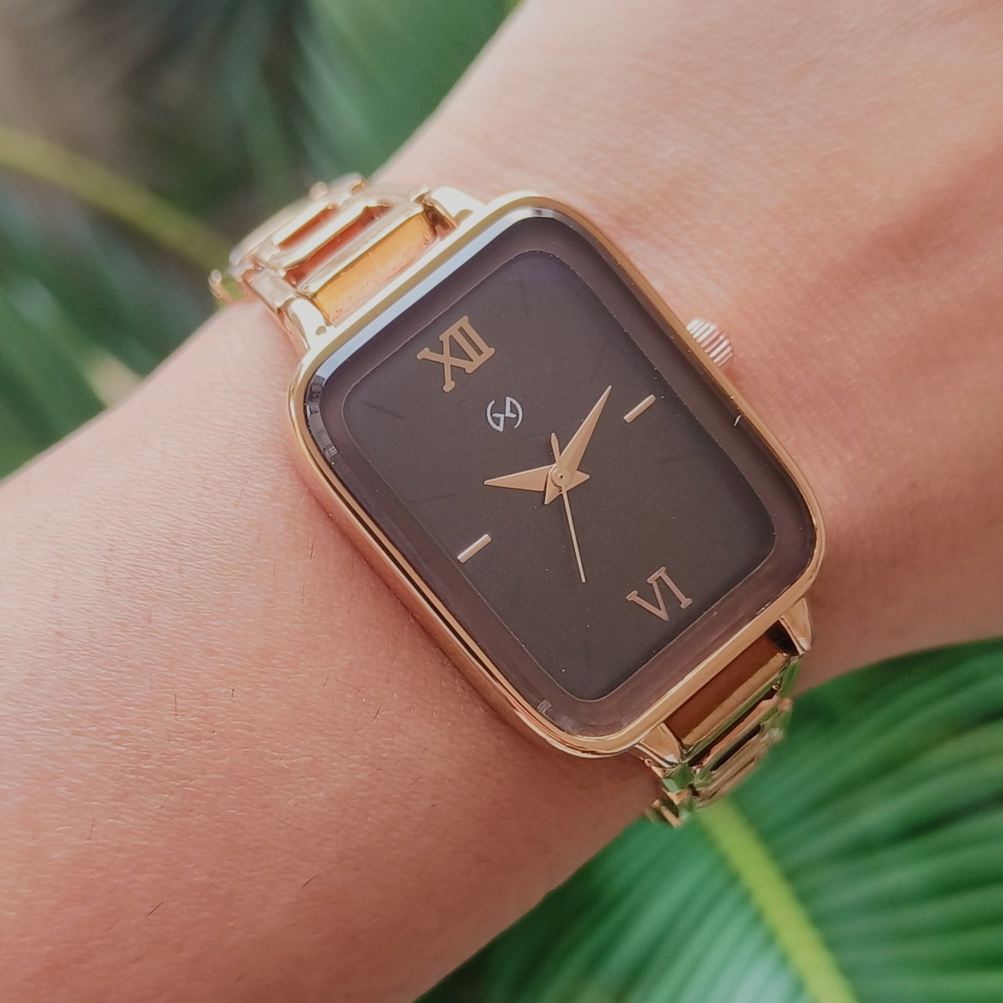 Bestseller Rectangular case Women Rose gold watch with black dial