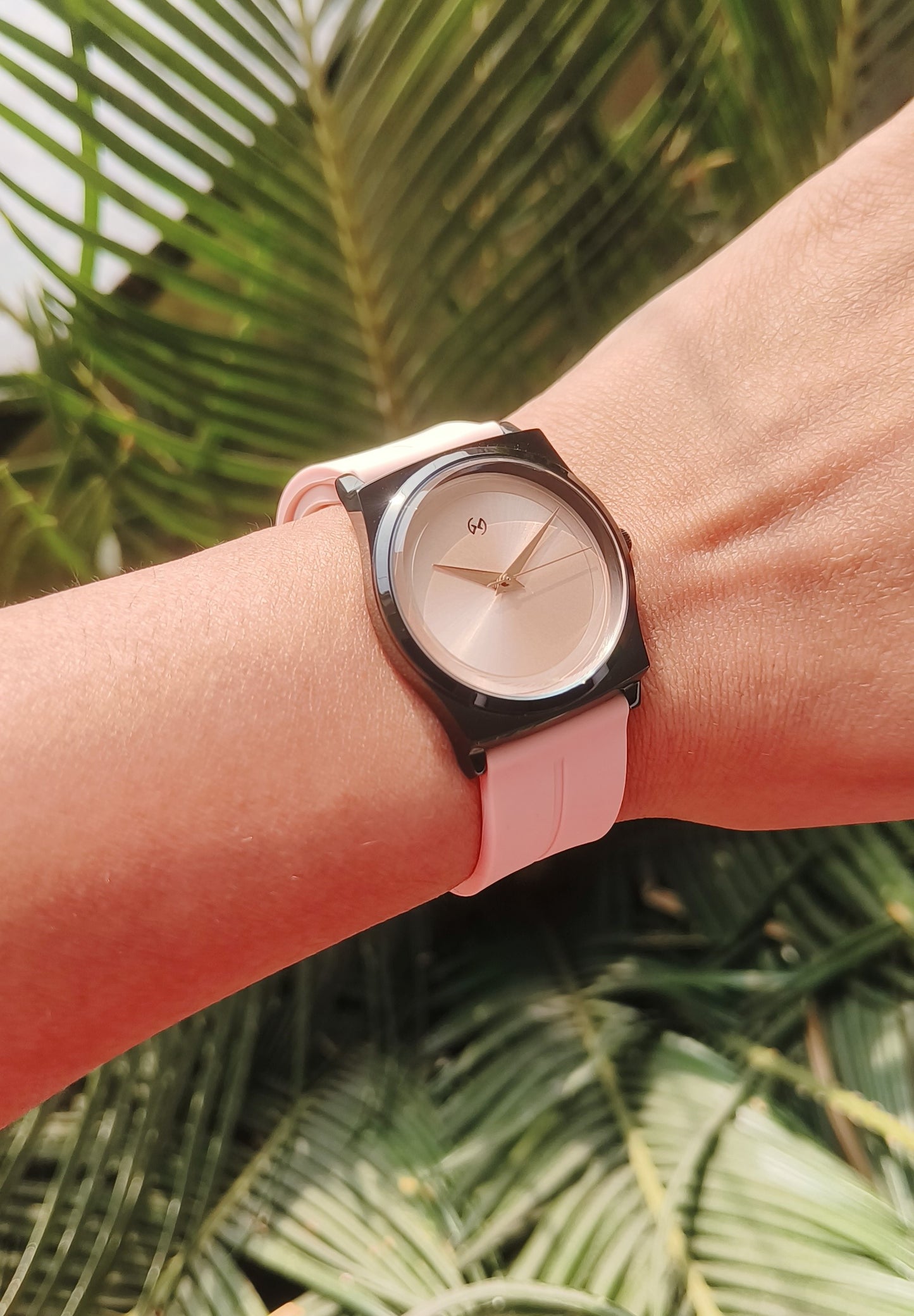 Super ptetty and absolute stunner in peachy pink shade silicone watch with magnetic closure (strap washable)