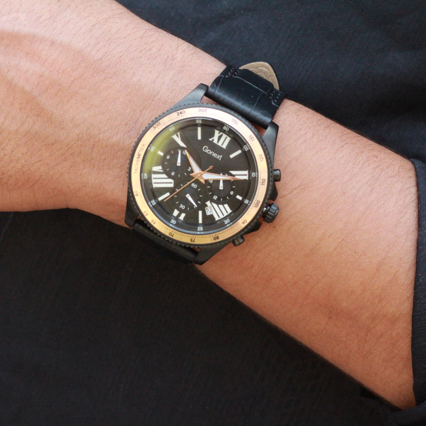 Men chronograph watch Black padded strap and black dial functions included : tachymeter