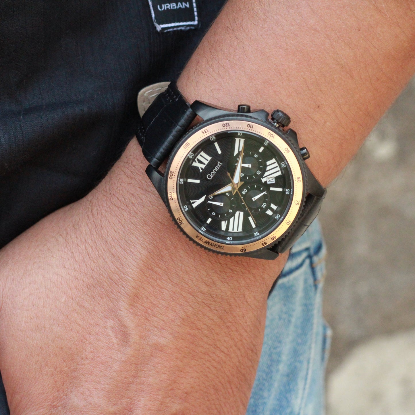 Men chronograph watch Black padded strap and black dial functions included : tachymeter