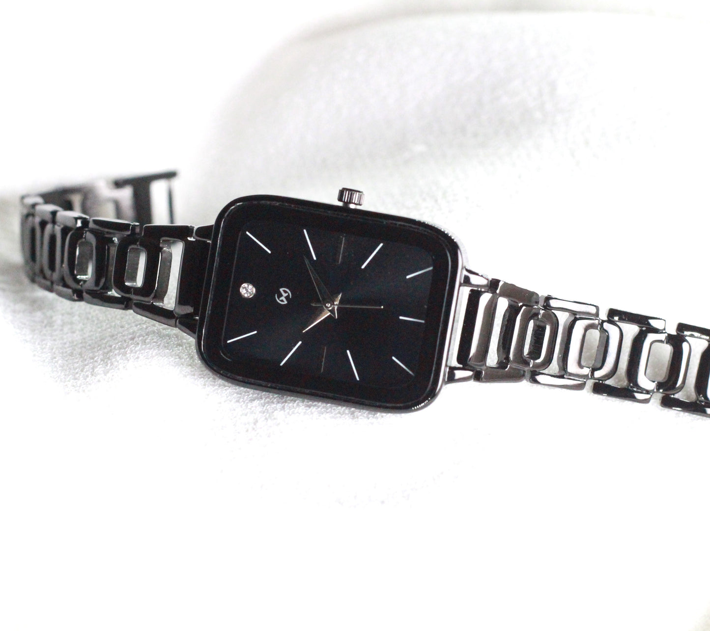 Bestseller Rectangular case Women black watch with contrasting number in silver