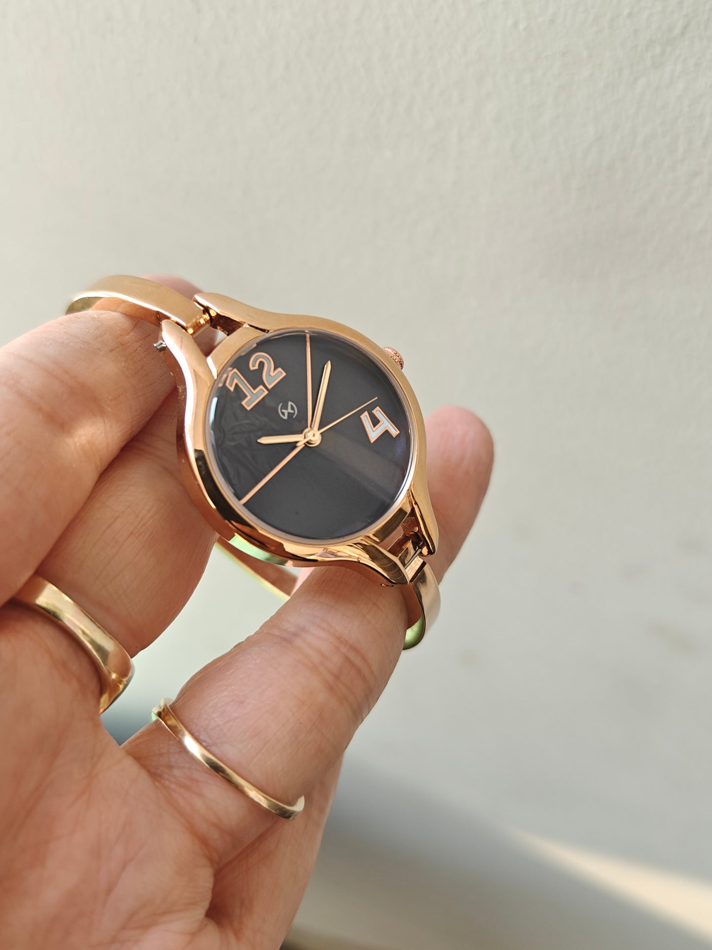Stylish Rose Blue Kada Watch for Women – Modern, Elegant & Comfortable