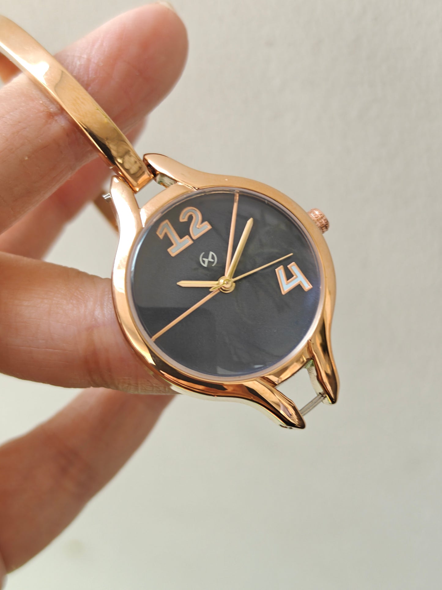 Stylish Rose Blue Kada Watch for Women – Modern, Elegant & Comfortable