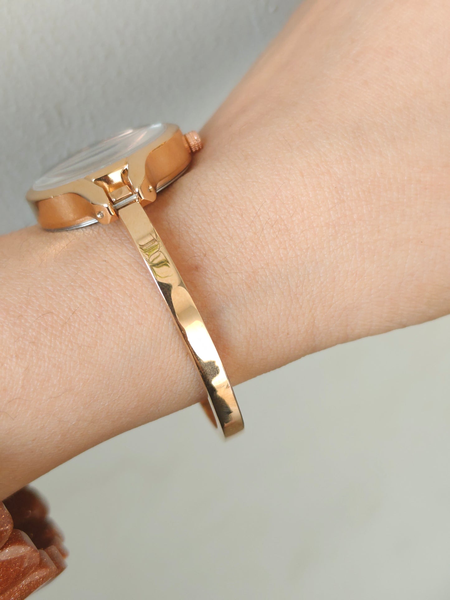 Stylish Rose Blue Kada Watch for Women – Modern, Elegant & Comfortable