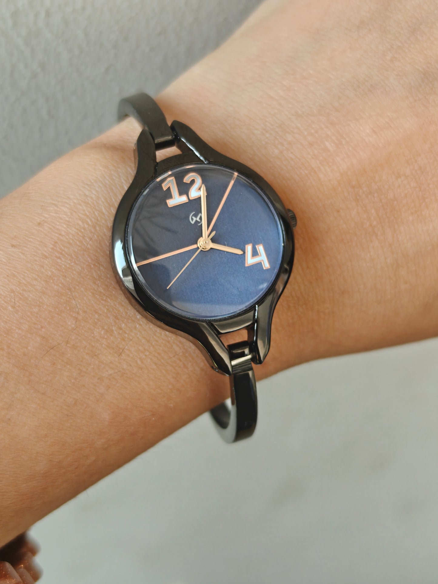Stylish Rose Blue Kada Watch for Women – Modern, Elegant & Comfortable
