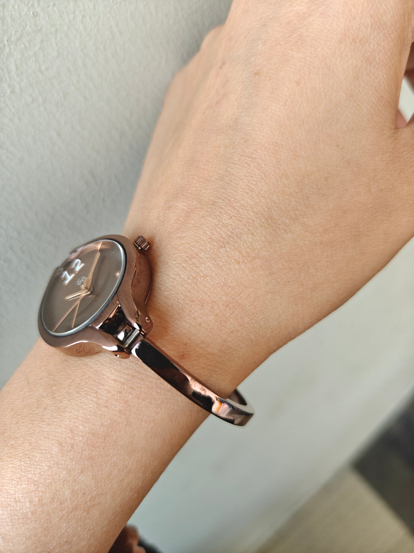 Stylish Brown Kada Watch for Women – Modern, Elegant & Comfortable