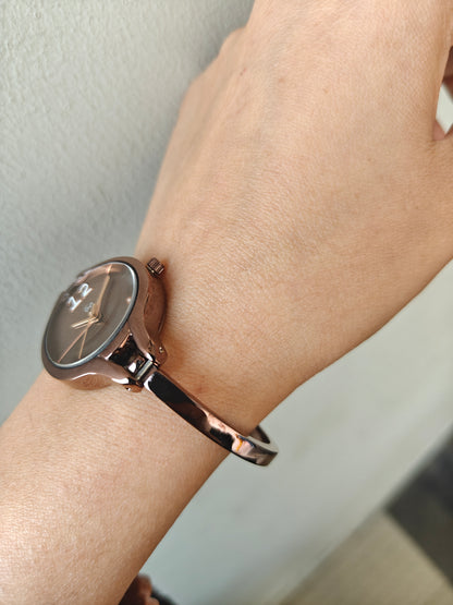 Stylish Brown Kada Watch for Women – Modern, Elegant & Comfortable