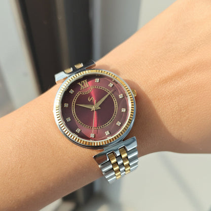 Elegant gold Women's Watch with Diamond-Set Numerals and European chain for luxurious feel