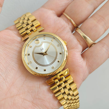 Elegant gold Women's Watch with Diamond-Set Numerals and European chain for luxurious feel