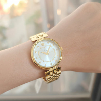 Elegant gold Women's Watch with Diamond-Set Numerals and European chain for luxurious feel