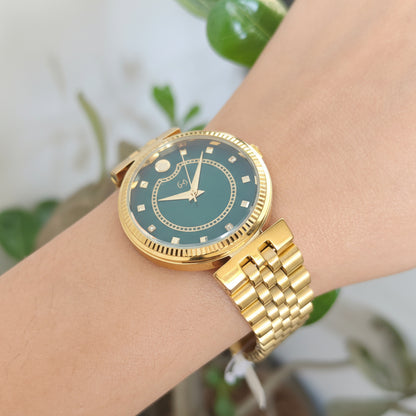 Elegant gold Women's Watch with Diamond-Set Numerals and European chain for luxurious feel