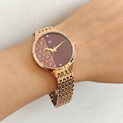 DEEP PLUM DIAL WITH HALF SIDE EMBOSSED RANGOLI PATTERN IN ROSE GOLD WITH 5  SLEEK 5 LINK CHAIN IN ROSE GOLD