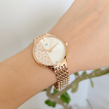 WOMEN WHITE DIAL WATCH WITH HALF SIDE EMBOSSED RANGOLI PATTERN IN ROSE GOLD WITH 5  SLEEK 5 LINK CHAIN IN ROSE GOLD