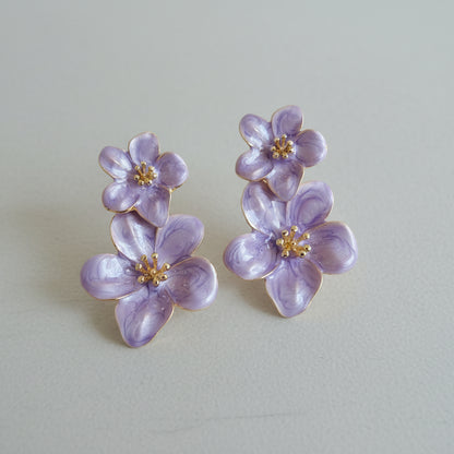 Super pretty enamel floral earrings with real detailing for women in rich lilac