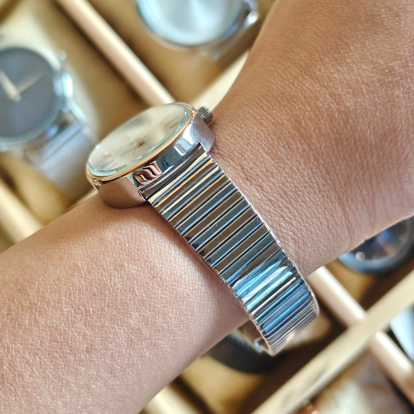 Modern style oval watch with white MOP dial and soft two tone chain self adjustable watch