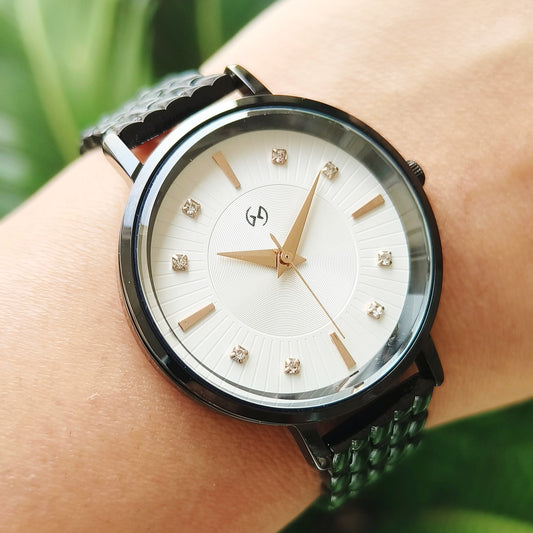 The black beauty with embellished and textured dial featuring European style chain for women in white dial