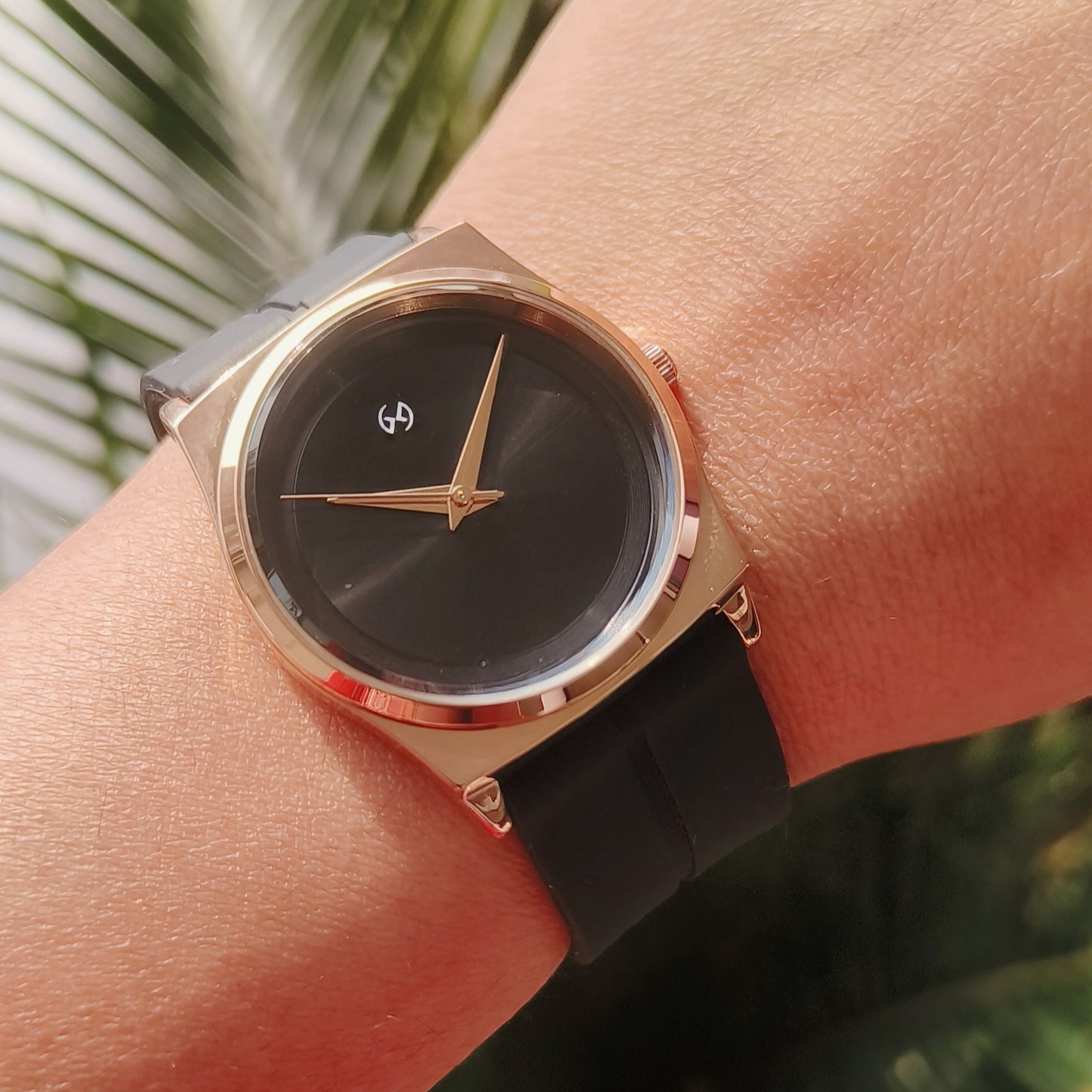 Casual black strap watch with rose gold case : washable strap for women