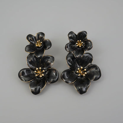 Super pretty enamel floral earrings with real detailing for women in black
