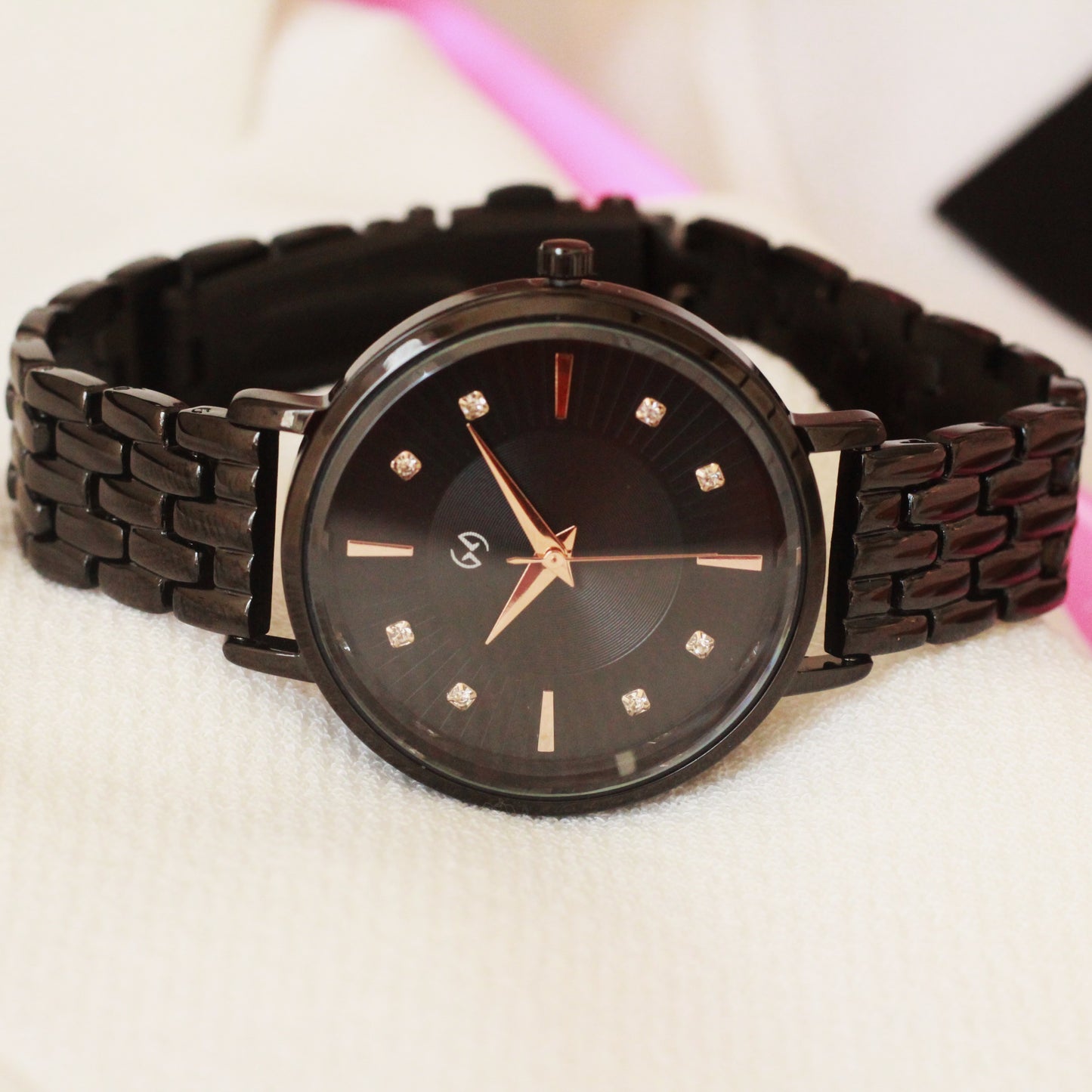 The black beauty with embellished and textured dial featuring European style chain for women