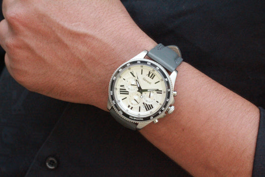 Men chronograph watch grey padded strap and silver dial functions included : tachymete