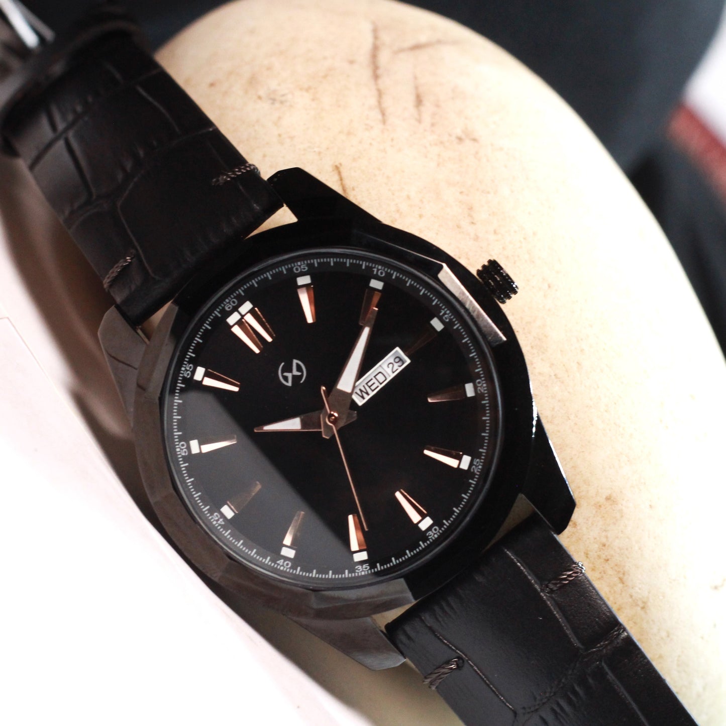 Black Heavy look watch for men with luminous hands and markers :day and date in black leather